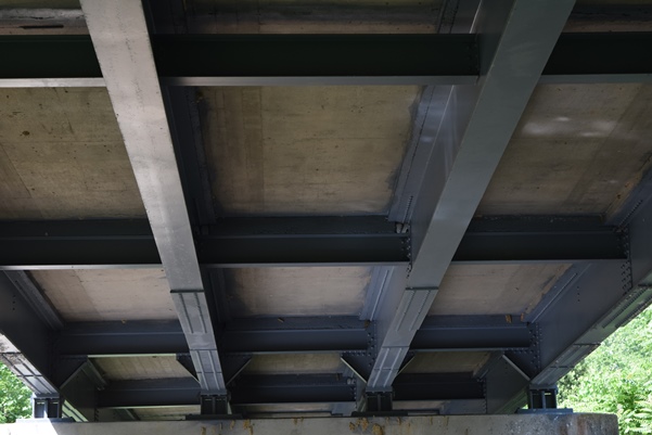 A concrete deck bridge with a PAS two-coat system. This bridge was rated as very good.