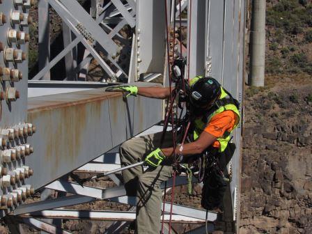 An inspector uses a telescoping mirror to assess the underside of a steel truss chord. Photo courtesy of Abseilon USA.