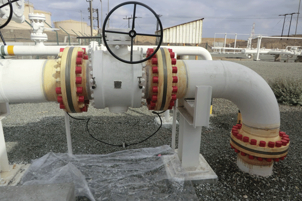 Once the flange surfaces were prepared and instant bridging tape installed, the corrosion inhibitor was sprayed and bolt caps installed. Photo courtesy of Belzona.  